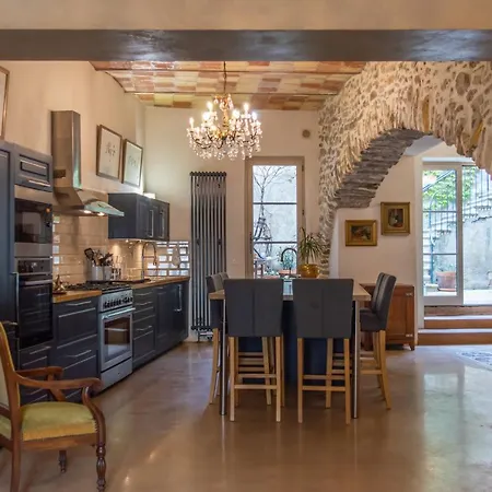 Ferienhaus Luxurious Character House In The Heart Of