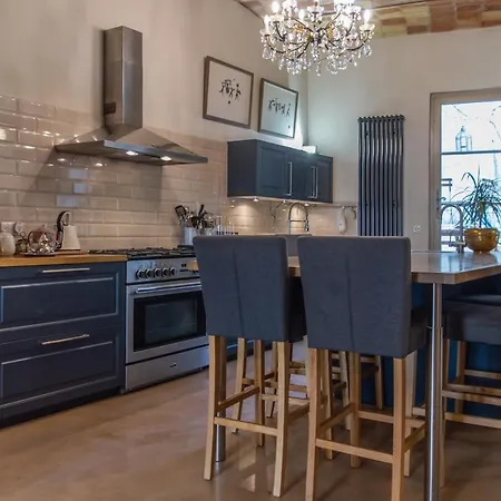 Luxurious Character House In The Heart Of Feriehus Roujan